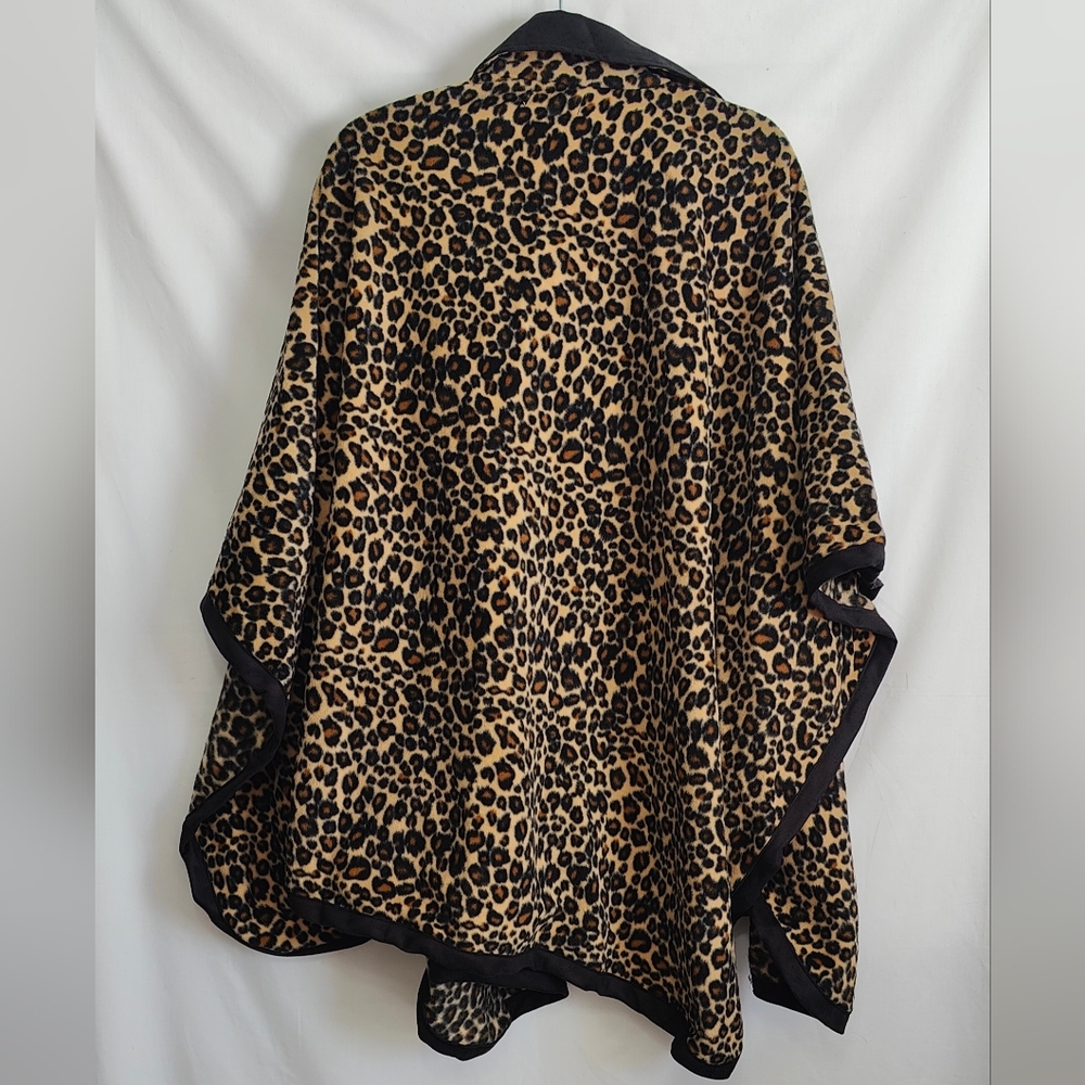 Le Moda - Leopard Print - Collared Cape Poncho - One Size - Picture 7 of 8